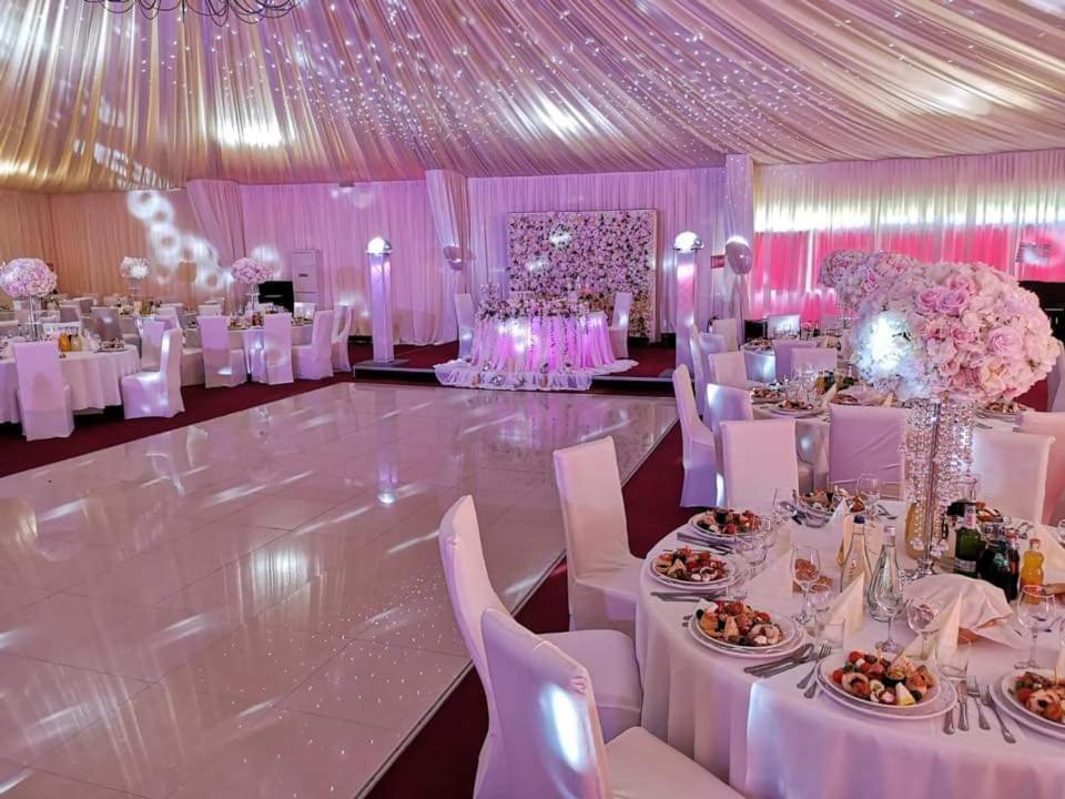 Hotel Dennis Медиаш Экстерьер фото