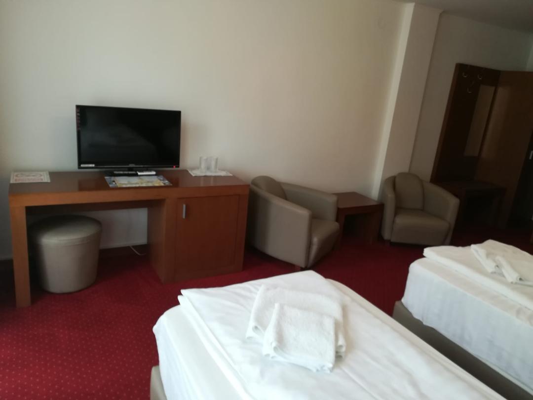 Hotel Dennis Медиаш Экстерьер фото