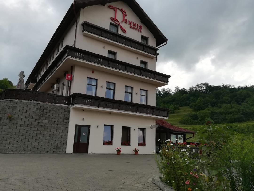 Hotel Dennis Медиаш Экстерьер фото