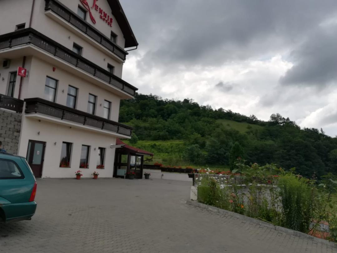 Hotel Dennis Медиаш Экстерьер фото