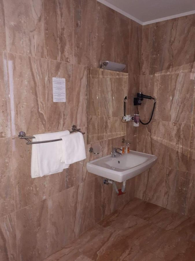 Hotel Dennis Медиаш Экстерьер фото