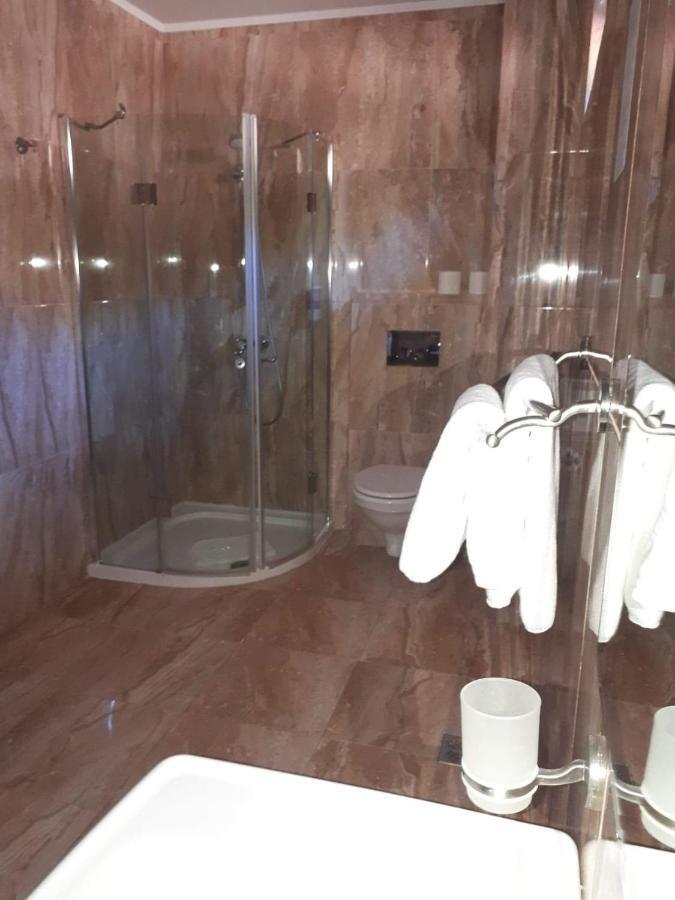 Hotel Dennis Медиаш Экстерьер фото